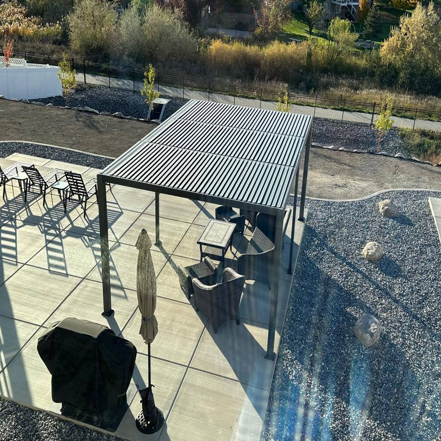 PURPLE LEAF Pergola Bioclimatica Pergola in Alluminio da Esterno struttura robusta drenaggio nascosto con Tetto Regolabile per Terrazzo e Giardino Grigio